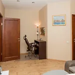 Baltic Amber In Diplomatic District & Free Parking