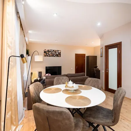 Baltic Amber In Diplomatic District & Free Parking