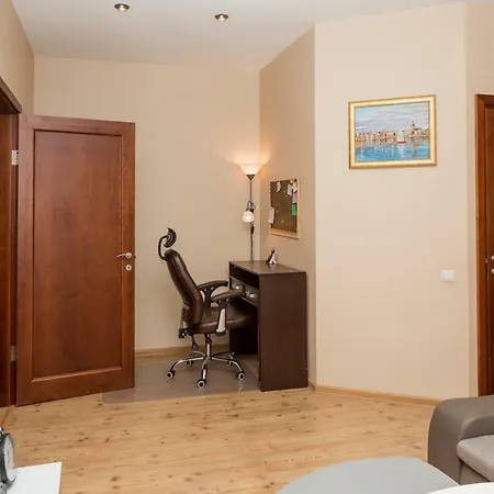 Baltic Amber In Diplomatic District & Free Parking