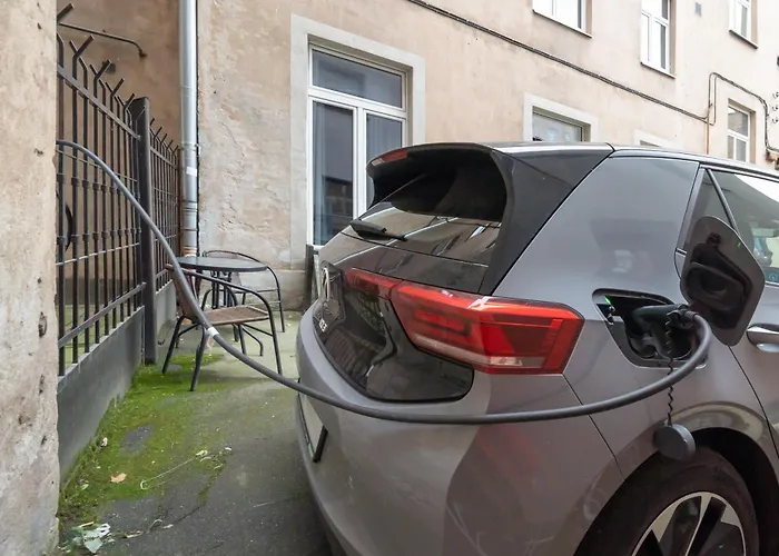 Baltic Amber In Diplomatic District & Free Parking