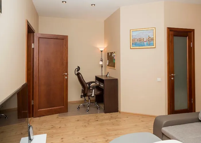 Baltic Amber In Diplomatic District & Free Parking