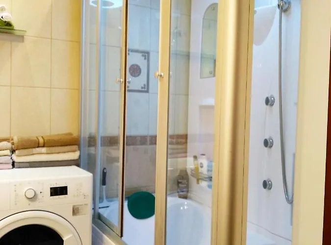 Baltic Amber In Diplomatic District & Free Parking