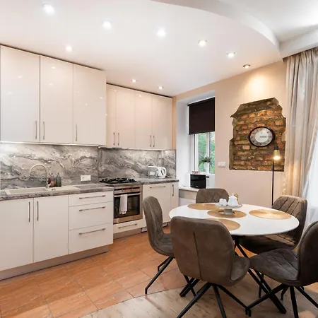 Baltic Amber In Diplomatic District & Free Parking *