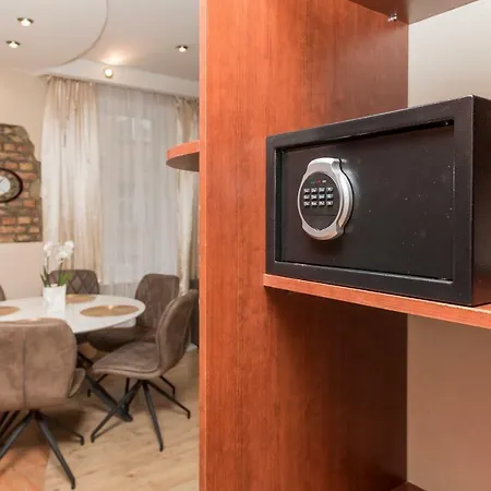 Baltic Amber In Diplomatic District & Free Parking *