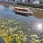 Baltic Amber In Diplomatic District & Free Parking Daire *