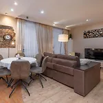 Daire Baltic Amber In Diplomatic District & Free Parking